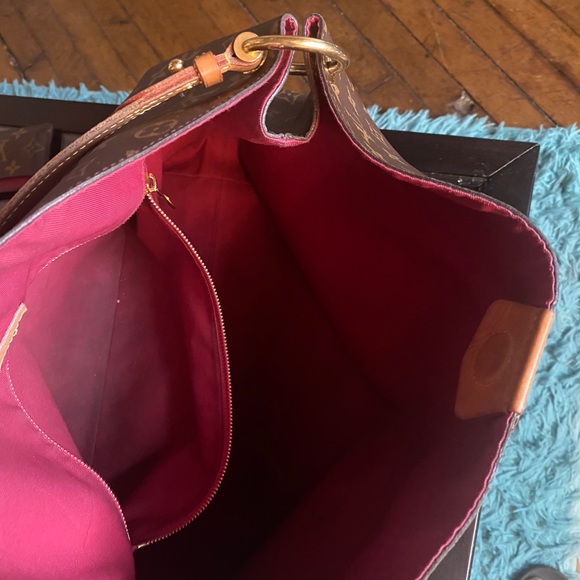 Louis Vuitton Large HOBO with matching Walet - Picture 3 of 4